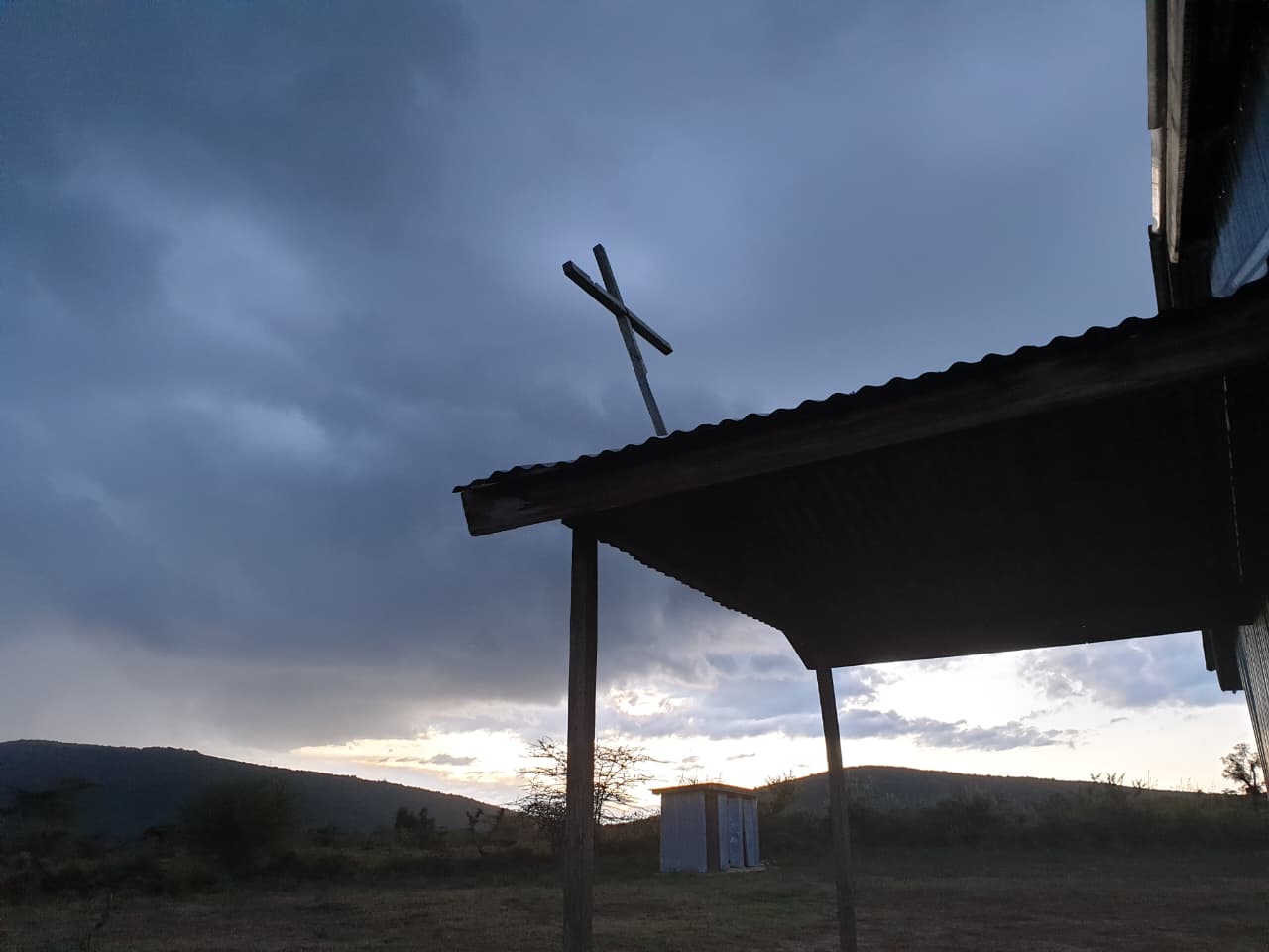 감사: 후원금 전달 완료 - 후원자분들께 감사를 전하는 모습 이미지
